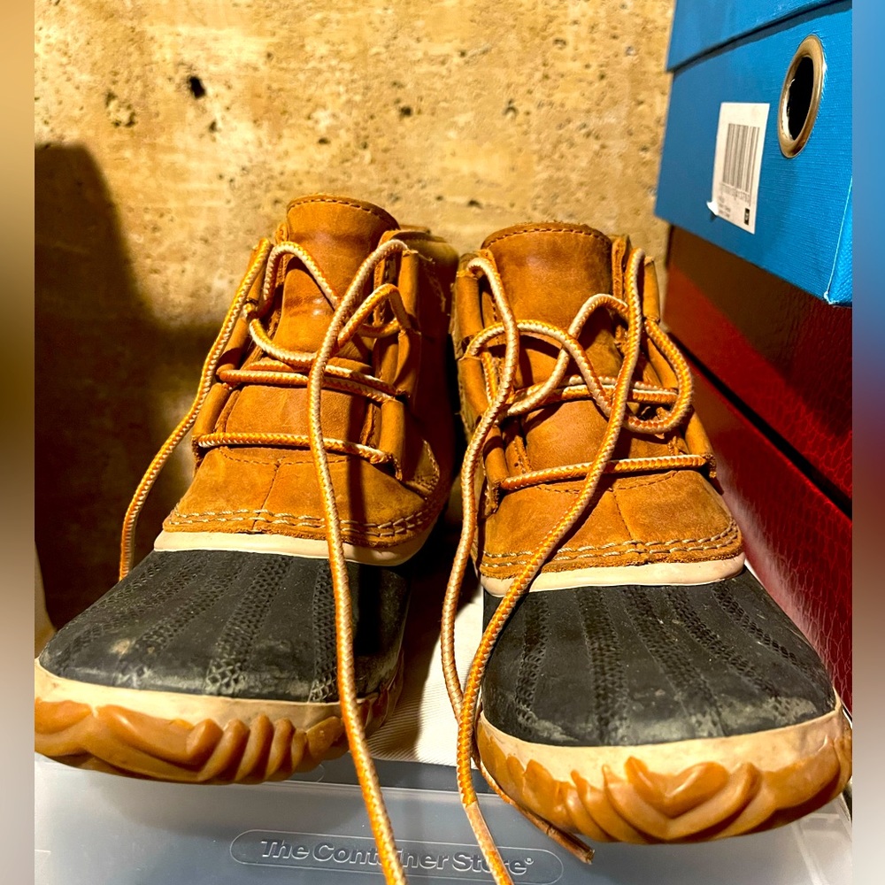 Sorel snow shoes